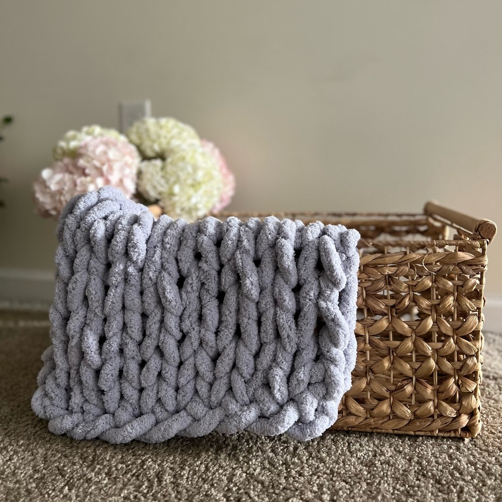 Handmade Chunky Knitted Blanket Super Soft And Cozy
25×17"